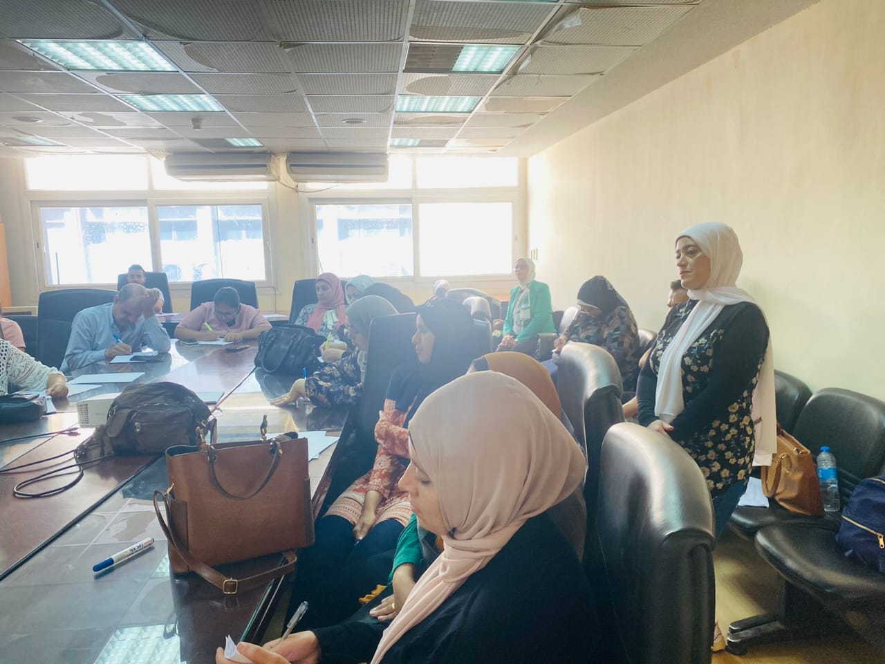 في إطار الجهود المبذولة من السيد/ أنور فوزى رئيس مصلحة الضرائب العقارية لرفع كفاءة موظفي المصلحة قامت الإدارة العامة للتقدير والربط والإدارة العامة للمكتب الفني بديوان عام المصلحة بالتعاون مع الإدارة المركزية للحاسب الآلي ونظم المعلومات 