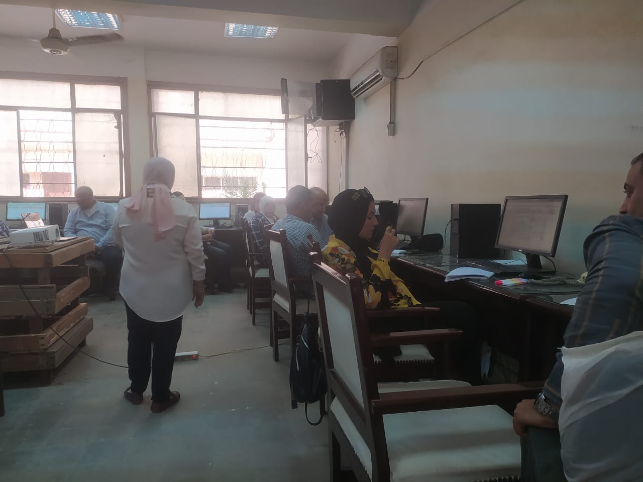 في إطار الجهود المبذولة من السيد/ أنور فوزى رئيس مصلحة الضرائب العقارية لرفع كفاءة موظفي المصلحة قامت الإدارة العامة للتقدير والربط والإدارة العامة للمكتب الفني بديوان عام المصلحة بالتعاون مع الإدارة المركزية للحاسب الآلي ونظم المعلومات 