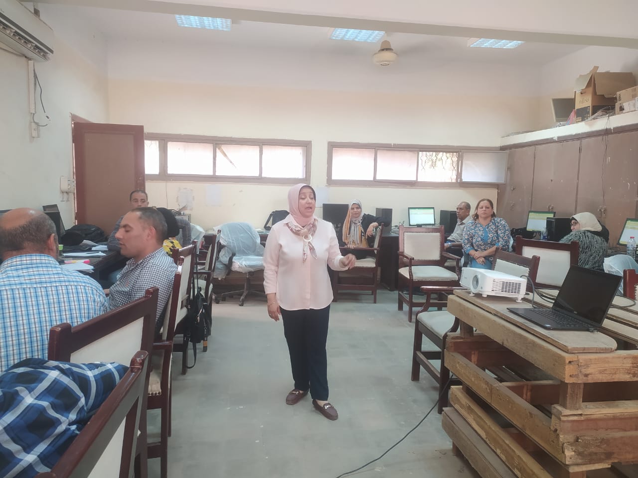 في إطار الجهود المبذولة من السيد/ أنور فوزى رئيس مصلحة الضرائب العقارية لرفع كفاءة موظفي المصلحة قامت الإدارة العامة للتقدير والربط والإدارة العامة للمكتب الفني بديوان عام المصلحة بالتعاون مع الإدارة المركزية للحاسب الآلي ونظم المعلومات 